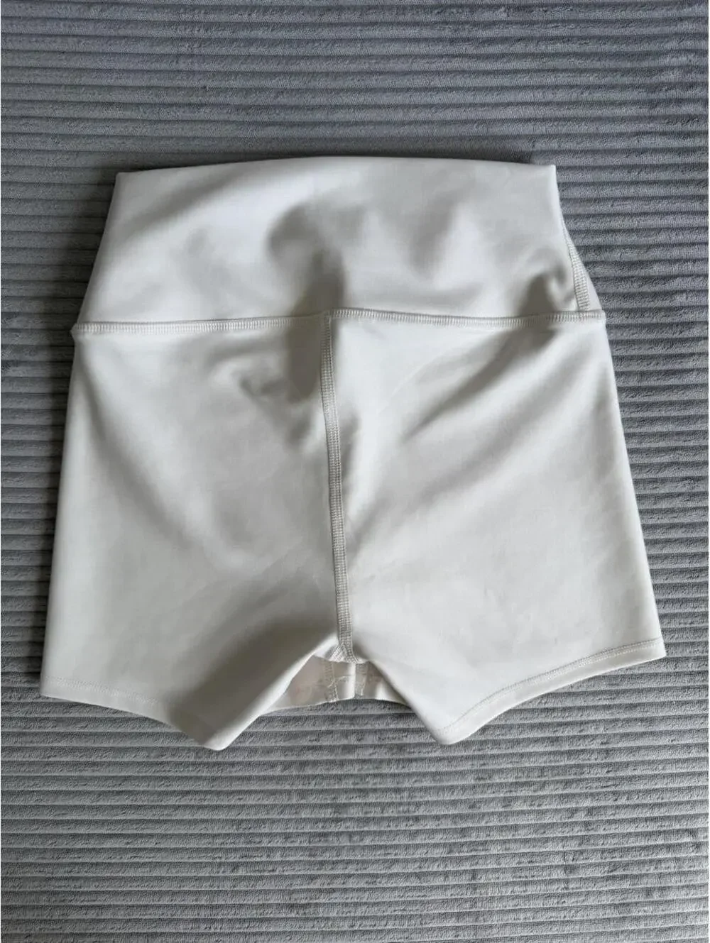 Alo Yoga shorts size XS